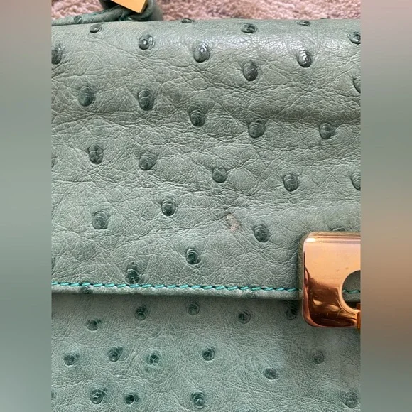 Thrifted green leather purse! Beautiful mid-size bag, perfect for all seasons. - Picture 6 of 7